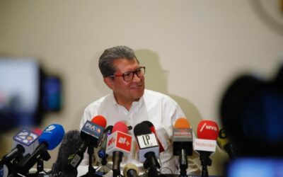 A diferencia de opositores, aspirantes de Morena permanecerán unidos: Monreal