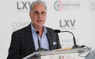 Díaz Durán propone foros para analizar contenido de libros de texto