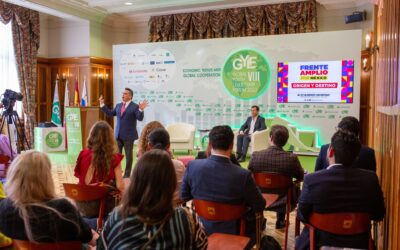 Expone Alito ante jóvenes, misión del Frente Amplio por México