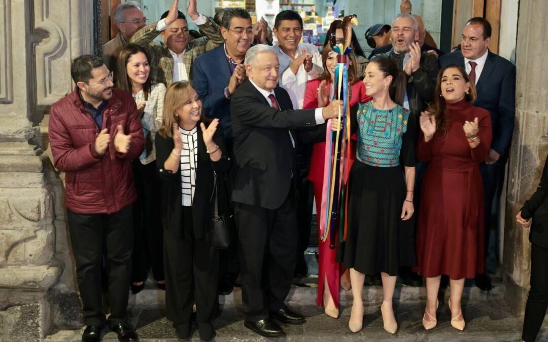 Sheinbaum recibe el bastón de mando de AMLO