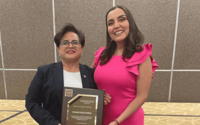 CANAERO entrega presea para honrar aportación de mujeres en la aviación