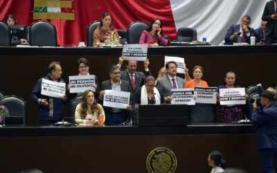 Diputados recuerdan a caídos en Plaza de las Tres Culturas en Tlatelolco