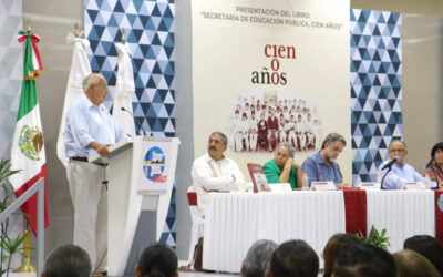 Líderes revolucionarios, con profundo respeto al magisterio y libros de texto