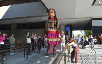 Causa expectación Little Amal en visita a la Cámara de Diputados