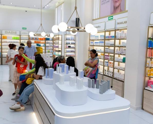 Farmacia Paris abre sus puertas a Mundo Dermocosmético con productos skincare
