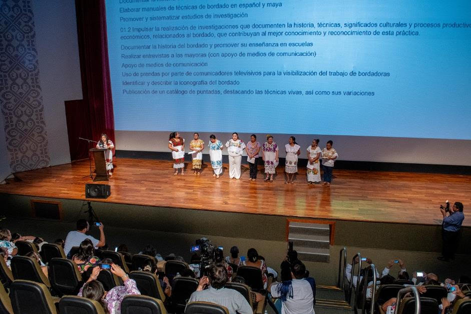 Artesanas presentan Plan de Salvaguardia del Bordado Maya Yucateco