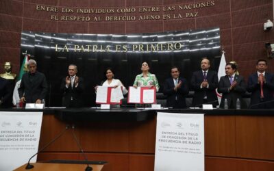Senado y Diputados reciben el título de concesión para Radio Congreso en AM