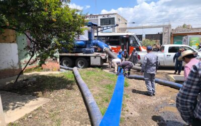 Mantienen labores de desazolve y desalojo de agua anegada en Chalco