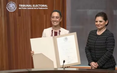 Sheinbaum recibe constancia como presidenta electa de México. No llego sola, dice