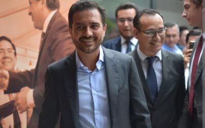 Pide licencia Yunes, Morena los dobla