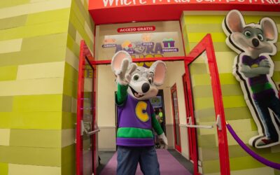 Chuck E. Cheese se reinventa y presenta campaña » Ahiora mejor que nunca»