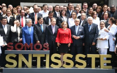 Celebran Día del Trabajador del ISSSTE con sendos premios para empleados
