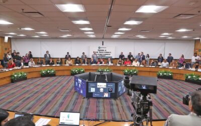 Avanza en comisión reformas que impiden impugnar modificaciones a Constitución