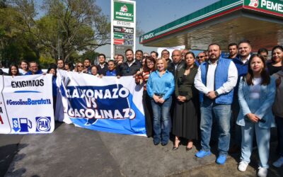 Panistas de CDMX clausuran simbólicamente  gasolinera por vender combustible caro