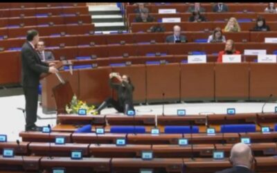 Fernández Noroña da discurso ante un Parlamento Europeo casi vacío