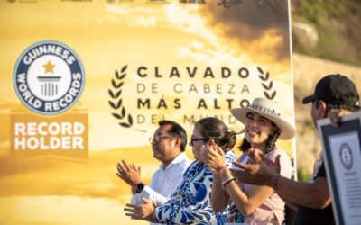 Josefina Rodríguez entrega el Récord Guinness a clavadistas de La Quebrada