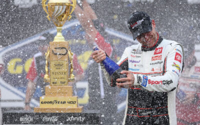 Vertiginosa parada en Darlington da a Denny Hamlin su segunda victoria