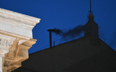Fumata negra: no hay Papa y el cónclave seguirá mañana