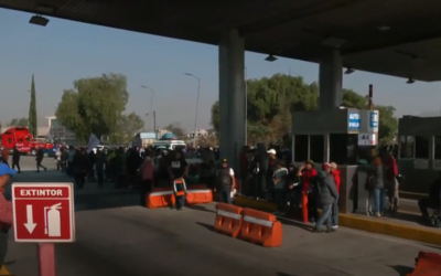 Maestros de CNTE protestan en casetas de México-Cuernavaca, Querétaro y Puebla