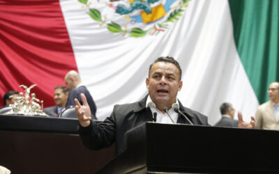 Trabajadores que reciben propinas, libres de impuestos por gratificación: PRI