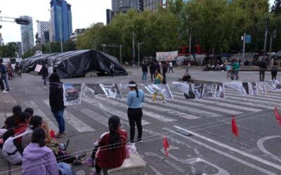 Suman más de 48 horas de bloqueo en Reforma e Insurgentes