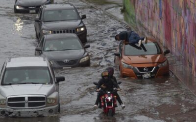 Inundaciones por lluvias provocan afectaciones en vialidades y metro de CDMX