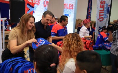 Adrián de la Garza impulsa justicia educativa con entrega gratuita de útiles escolares en Monterrey