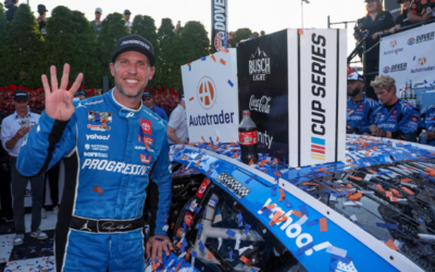 Denny Hamlin gana en emocionante final en tiempo extra en el Dover Motor Speedway