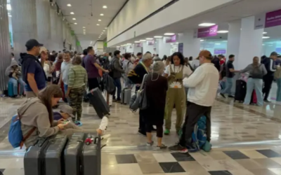 Colapsado el AICM: 104 vuelos cancelados y 15 mil pasajeros varados