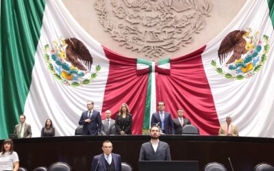 Diputados guardan minuto de silencio por víctimas de explosión de pipa