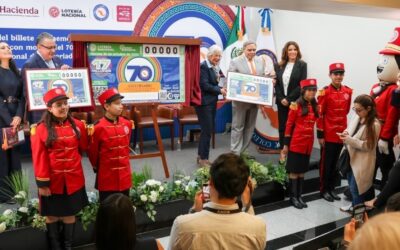 Reconoce Lotenal con «cachito» 70 años del Colegio Nacional del notariado mexicano