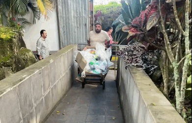 Denuncia Héctor Yunes Landa que legisladores de Morena en Veracruz guardaron despensas