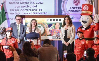 Celebran con billete de Lotería Aniversario de FINABIEN