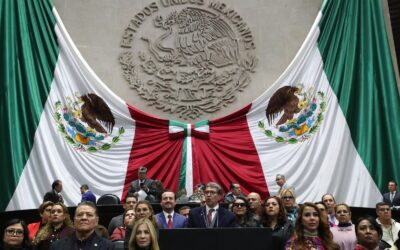 Presenta Monreal iniciativa sobre cancelación y emisión de tarjetas financieras y comerciales