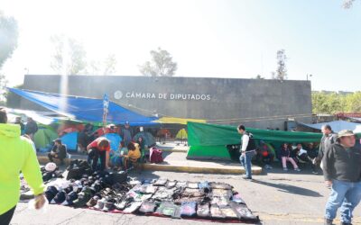 Maestros de CNTE instalan plantón en San Lázaro