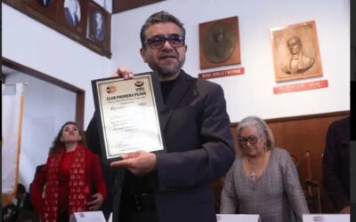 Reconoce Club Primera Plana al gráfico Mateo Reyes por 40 años de trayectoria