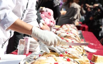 Celebran con mega rosca Día de Reyes en CDMX