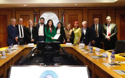 Recibe Kenia López solicitud de Parlamento Abierto para reforma electoral