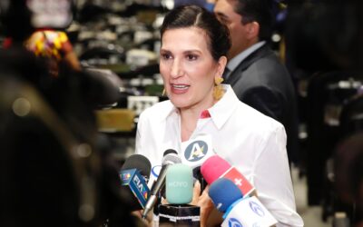 Conmina Kenia López a Sergio Mayer a conducirse con honorabilidad