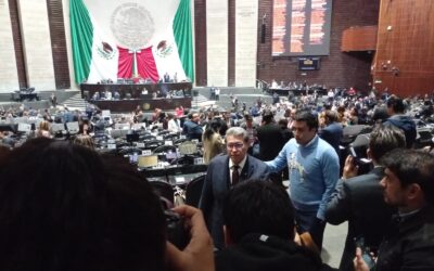 Nunca recurriríamos a doblarle la mano a nadie. El ambiente es de aliados: Monreal