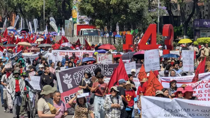 Maestros realizan megamarcha y colapsan CDMX