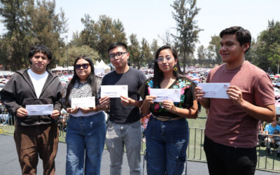 Entrega Brugada apoyos para transporte a 28 mil universitarios