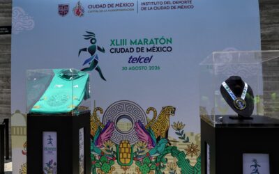 Presentan playeras, medallas y nueva ruta del Medio Maraton