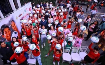 Entrega Concanaco balones a niñ@s para llevar el futbol a comunidades