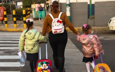 Dan la bienvenida a estudiantes de nuevo ciclo escolar en CDMX
