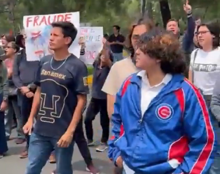 Marchan a CU aspirantes inconformes, piden exámen presencial