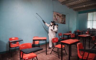 Conagua inicia fumigación en escuelas de Tepetitlán antes del regreso a clases