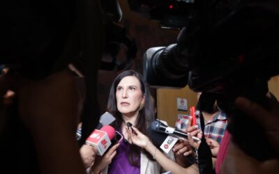 Lamenta Kenia López que el Gobierno la señale como enemiga del régimen.