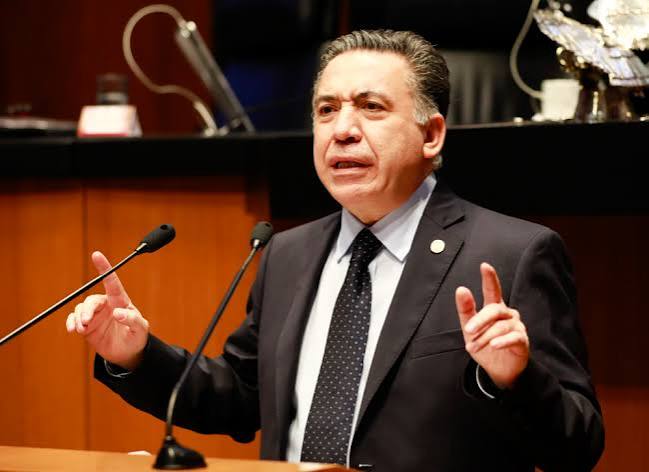 Enrique Inzunza renuncia a bancada de Morena, será senador independiente