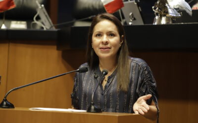 Busca Karen Castrejón regular entrega de Doctorados Honoris Causa
